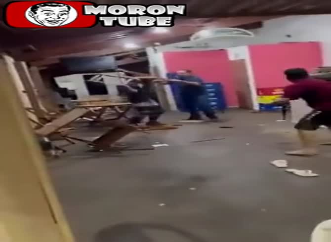 Video :Two incompetent fighters are preferable than one skilled fighter